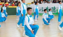 小学生礼仪表演视频,小学生礼仪表演精彩瞬间