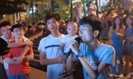 流浪歌手视频播放,流浪歌手的动人故事