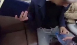 女生摸蜜豆视频,女生甜蜜摸豆瞬间，网友直呼心动