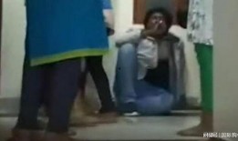 女生摸蜜豆视频,女生甜蜜摸豆瞬间，网友直呼心动