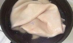 肉皮冻的做法视频,家常美味，简单易学