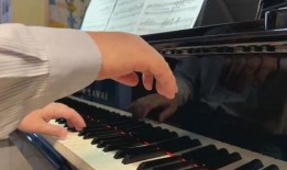 乌苏里船歌钢琴曲视频,悠扬旋律中的东北风情